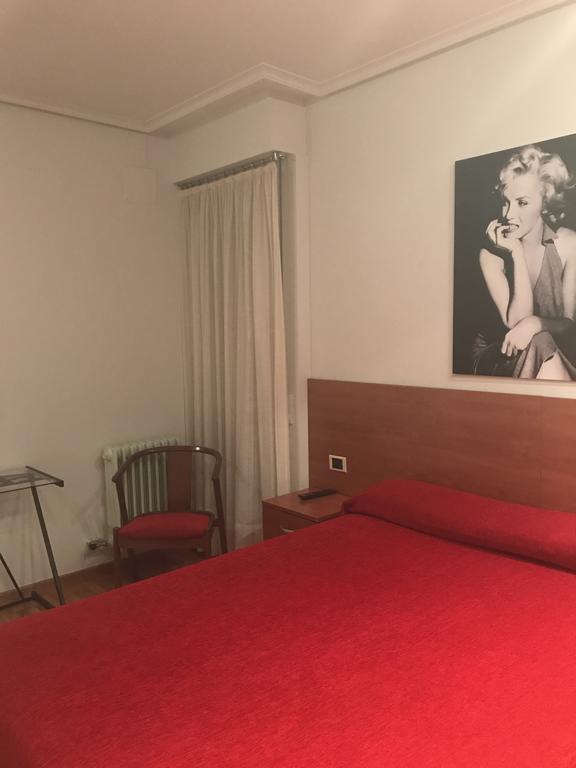 Pension Logrono Ngoại thất bức ảnh